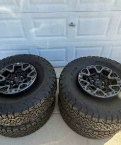 2025 Ford Raptor R Wheels and Tires 17 X 8.5 wheels with forged aluminum bead locking capacity, 37 X 12.5 R17LT BF GoodRich AT KO2