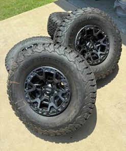 Brand New 2025 Ford Raptor R Tires and Wheels 17” on 37 bfg Goodrich ko2 Set of 4 tires and wheels for 2025 Ford Raptor. Only driven a 100 miles. Vehicle: 2025 Ford Raptor Wheel size: 17" Lugs: included Tire type: BFGoodrich All Terrain KO2 Tire size: 37x12.50R17LT Tread depth: 15/32 100%